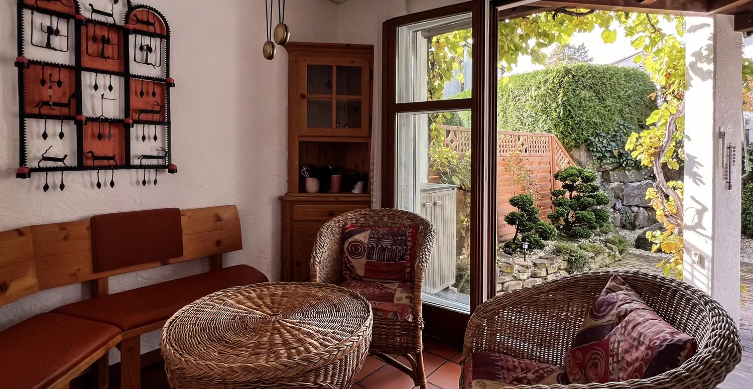 Essecke mit Gartenzugang