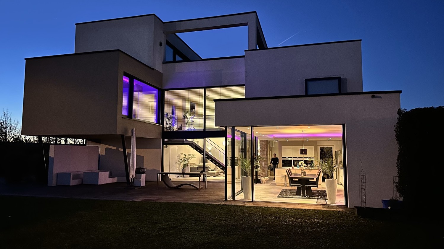 Luxus Bauhaus-Villa für Ihren Betrieb und für Ihr Zuhause in Nackenheim!