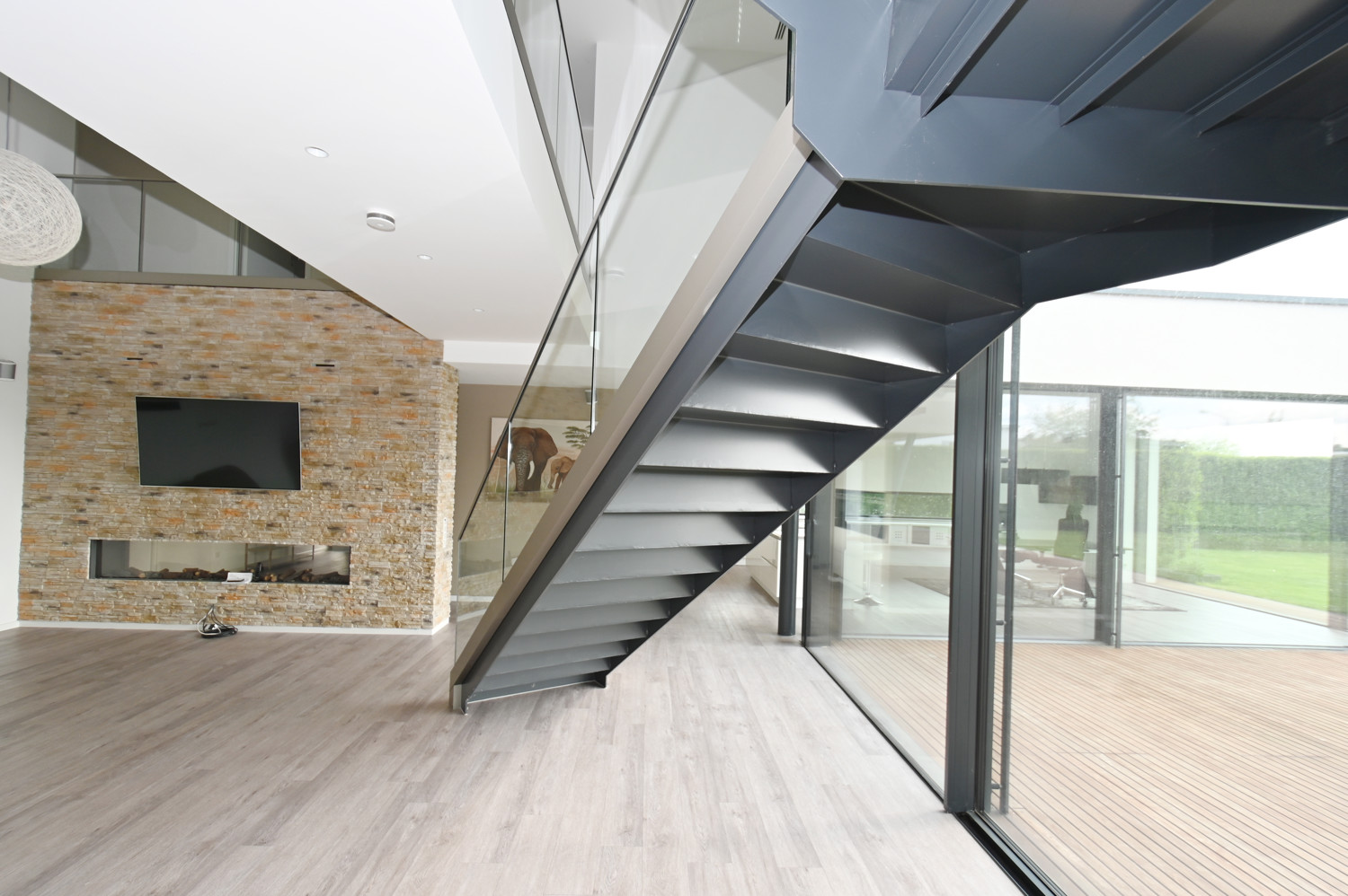 Luxus Bauhaus-Villa für Ihren Betrieb und für Ihr Zuhause in Nackenheim!
