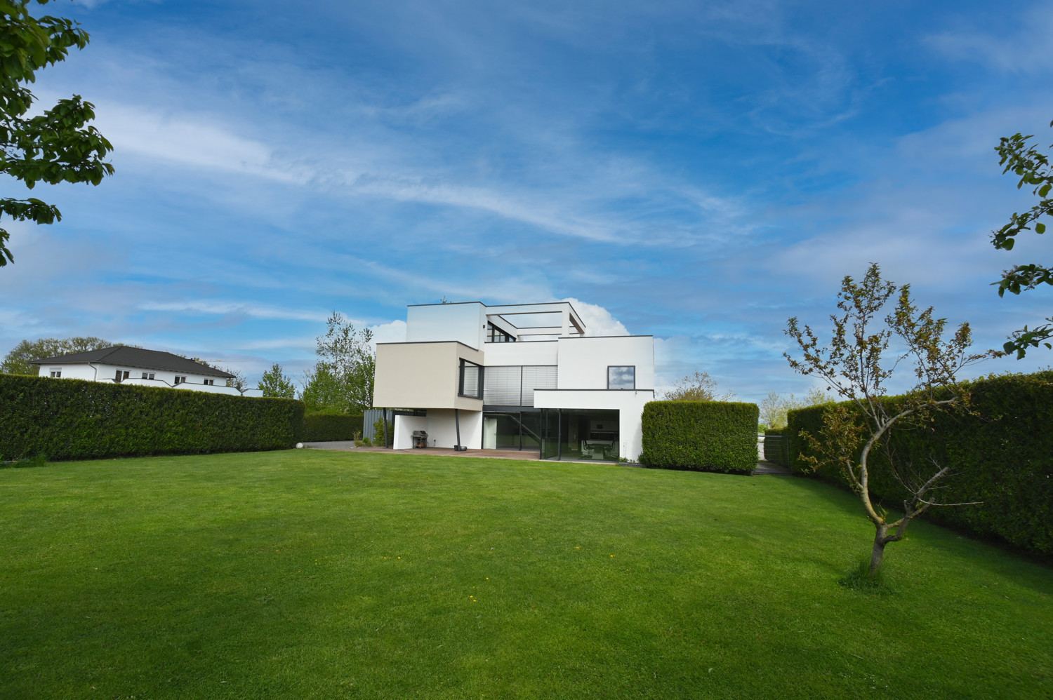 Luxus Bauhaus-Villa für Ihren Betrieb und für Ihr Zuhause in Nackenheim!