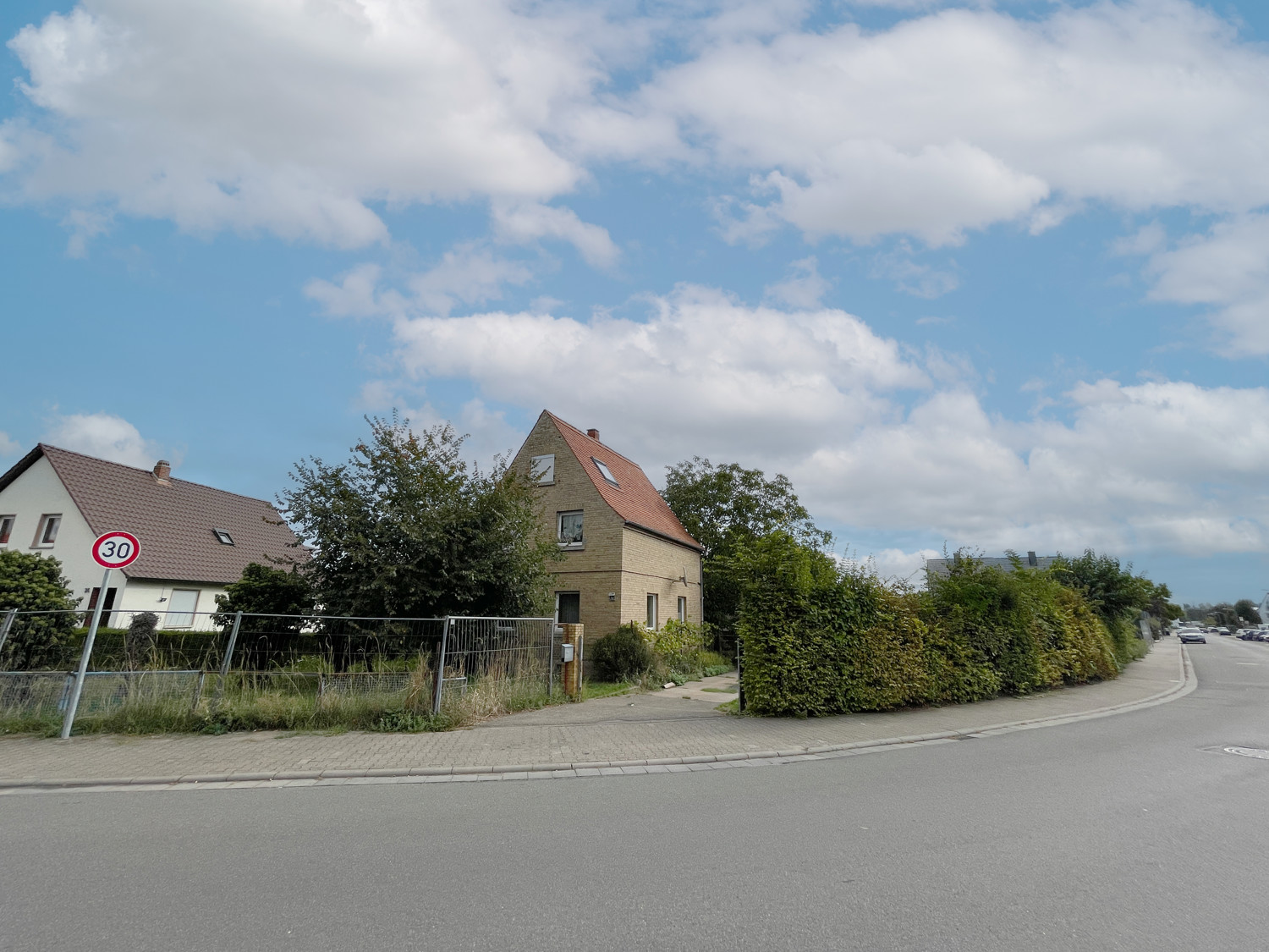 Sanierung oder Neubau... in guter Lage von Worms-Leiselheim!