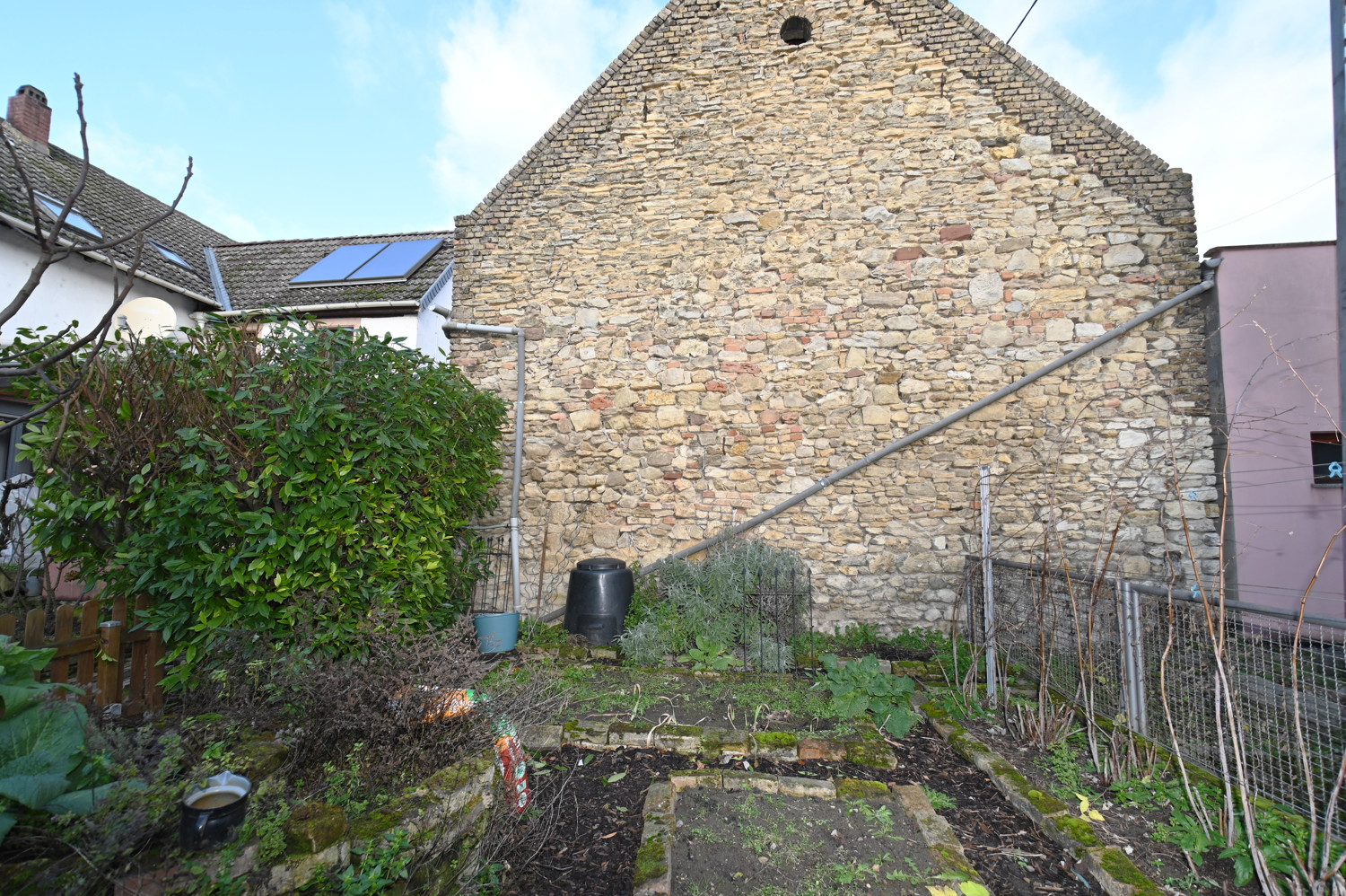 Charmantes Einfamilienhaus mit Terrasse,   Garten und gut erhaltener Scheune!