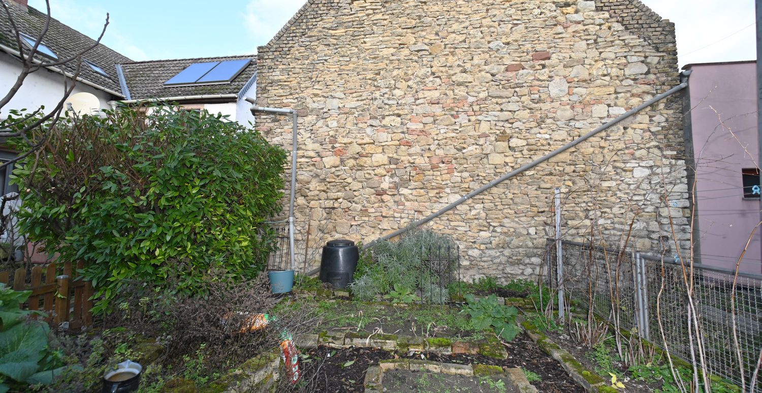 Charmantes Einfamilienhaus mit Terrasse,   Garten und gut erhaltener Scheune!