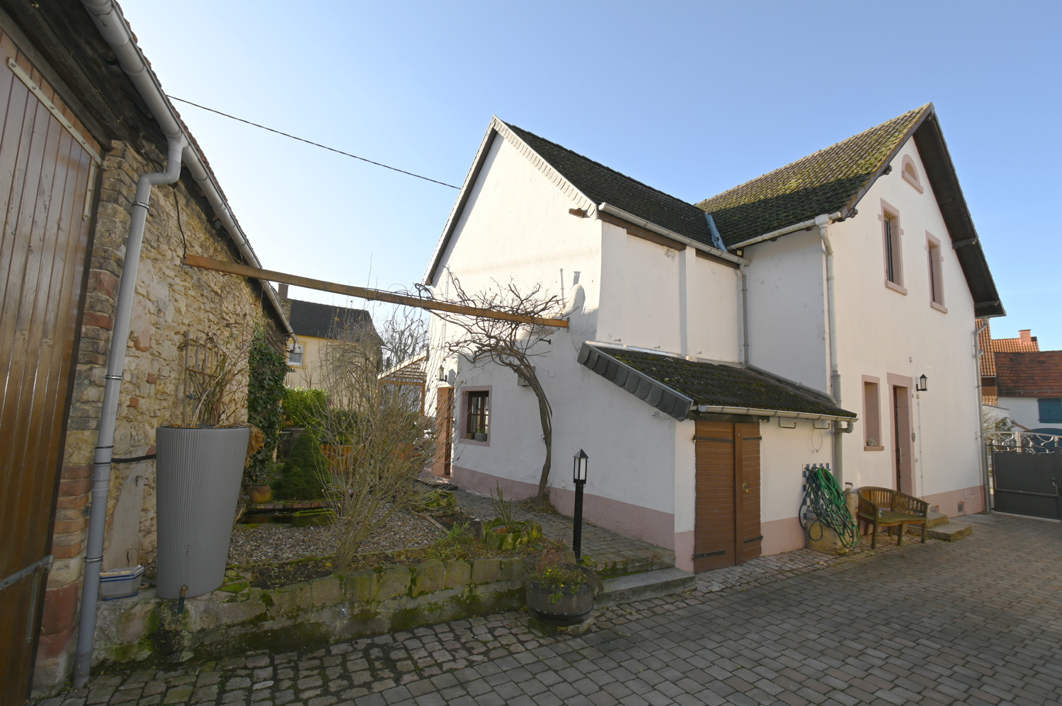 Charmantes Einfamilienhaus mit Terrasse,   Garten und gut erhaltener Scheune!