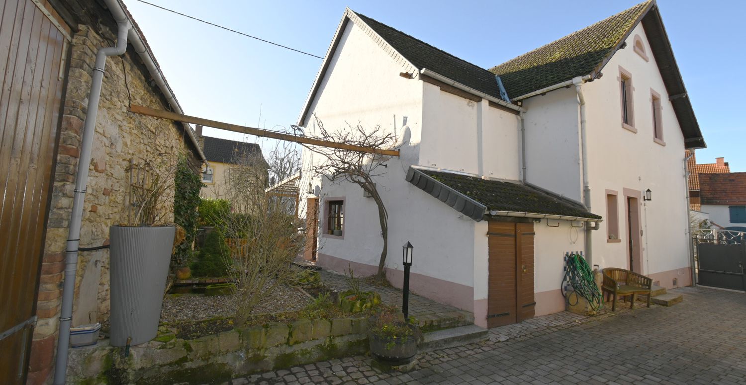 Charmantes Einfamilienhaus mit Terrasse,   Garten und gut erhaltener Scheune!