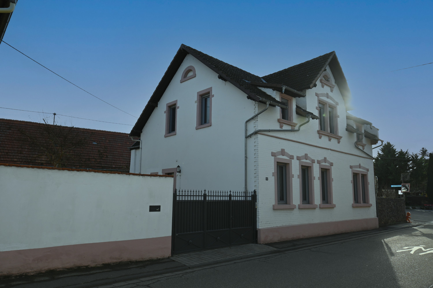 Charmantes Einfamilienhaus mit Terrasse,   Garten und gut erhaltener Scheune!