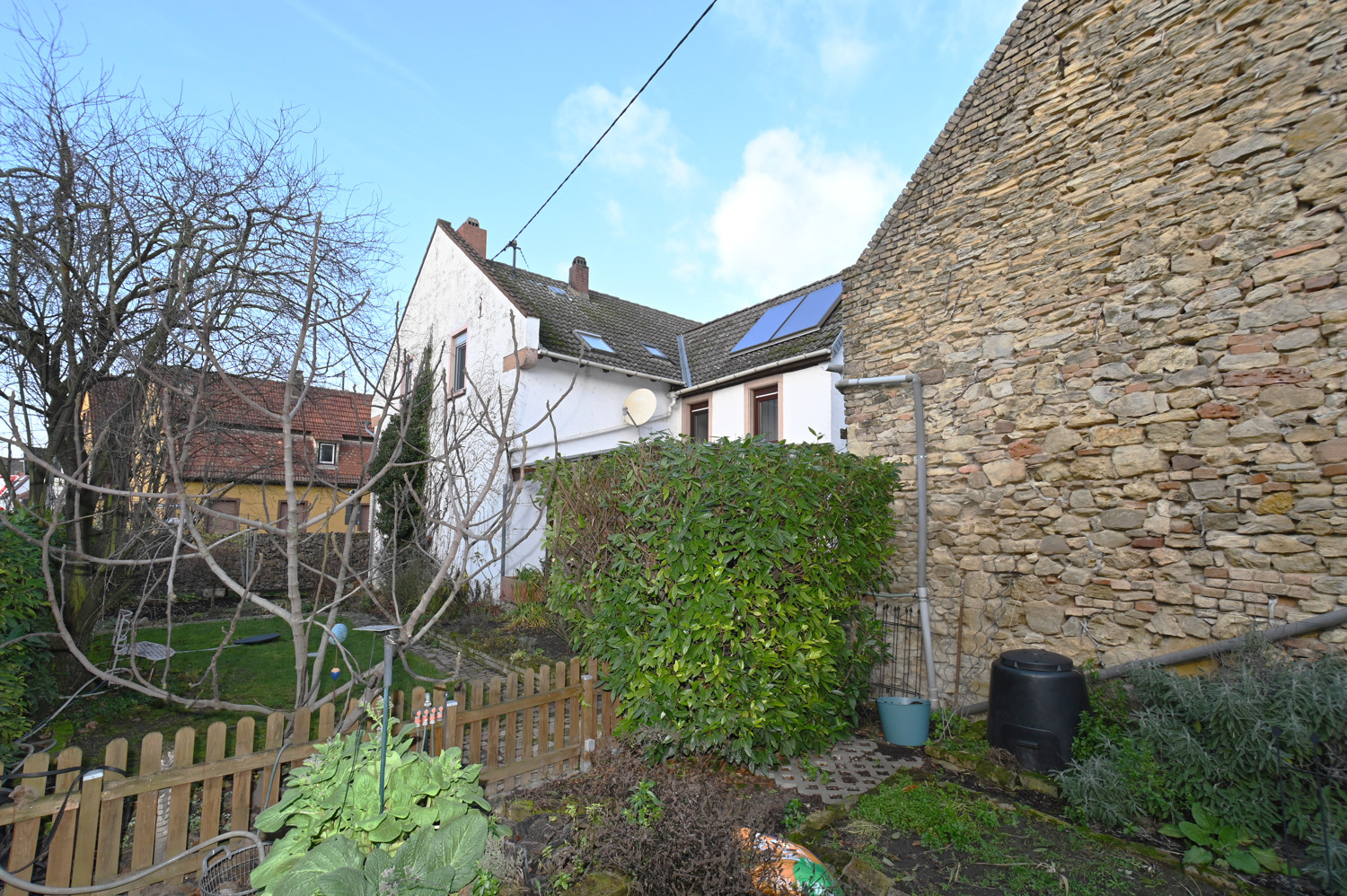 Charmantes Einfamilienhaus mit Terrasse,   Garten und gut erhaltener Scheune!