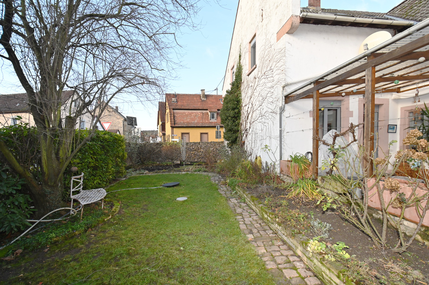 Charmantes Einfamilienhaus mit Terrasse,   Garten und gut erhaltener Scheune!