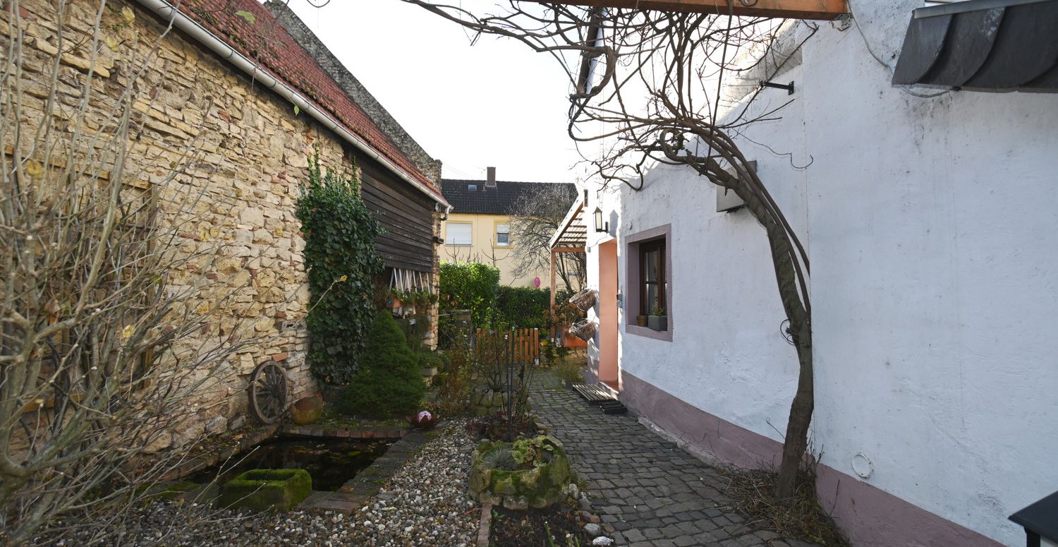 Charmantes Einfamilienhaus mit Terrasse,   Garten und gut erhaltener Scheune!