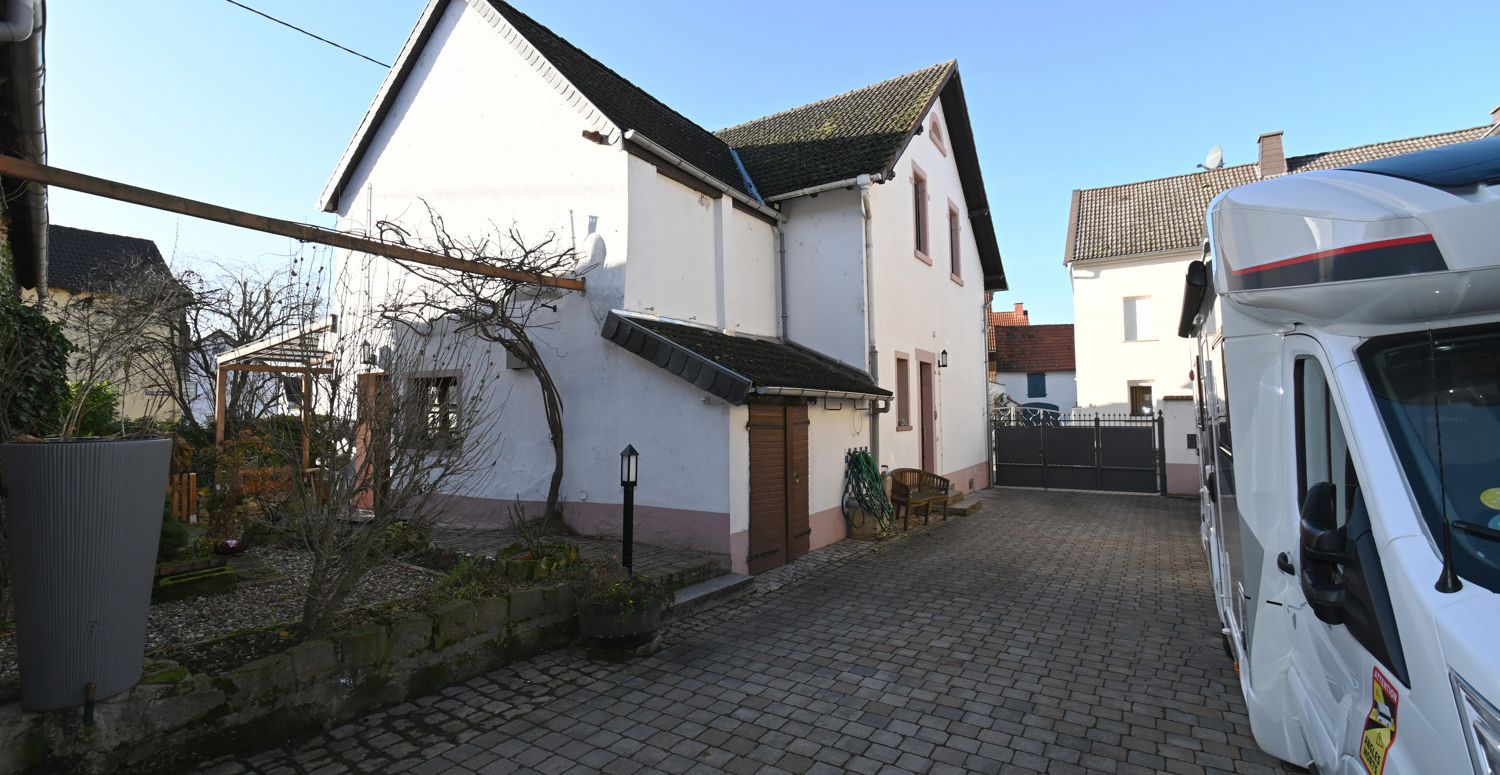 Charmantes Einfamilienhaus mit Terrasse,   Garten und gut erhaltener Scheune!