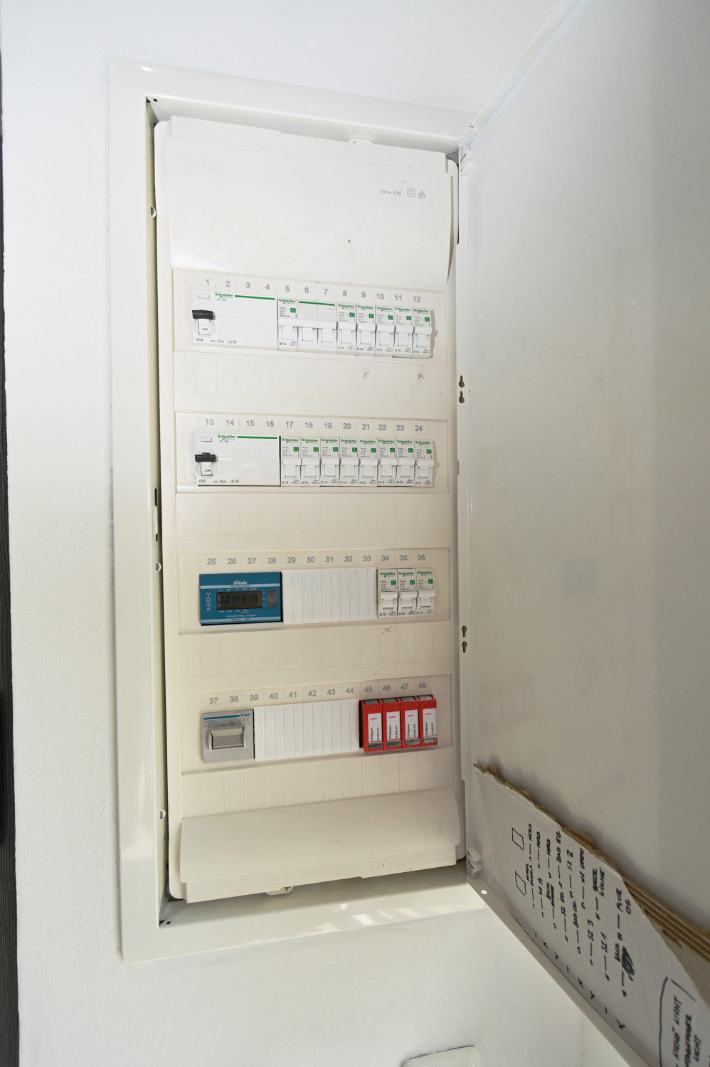 Haus 1, Elektrik