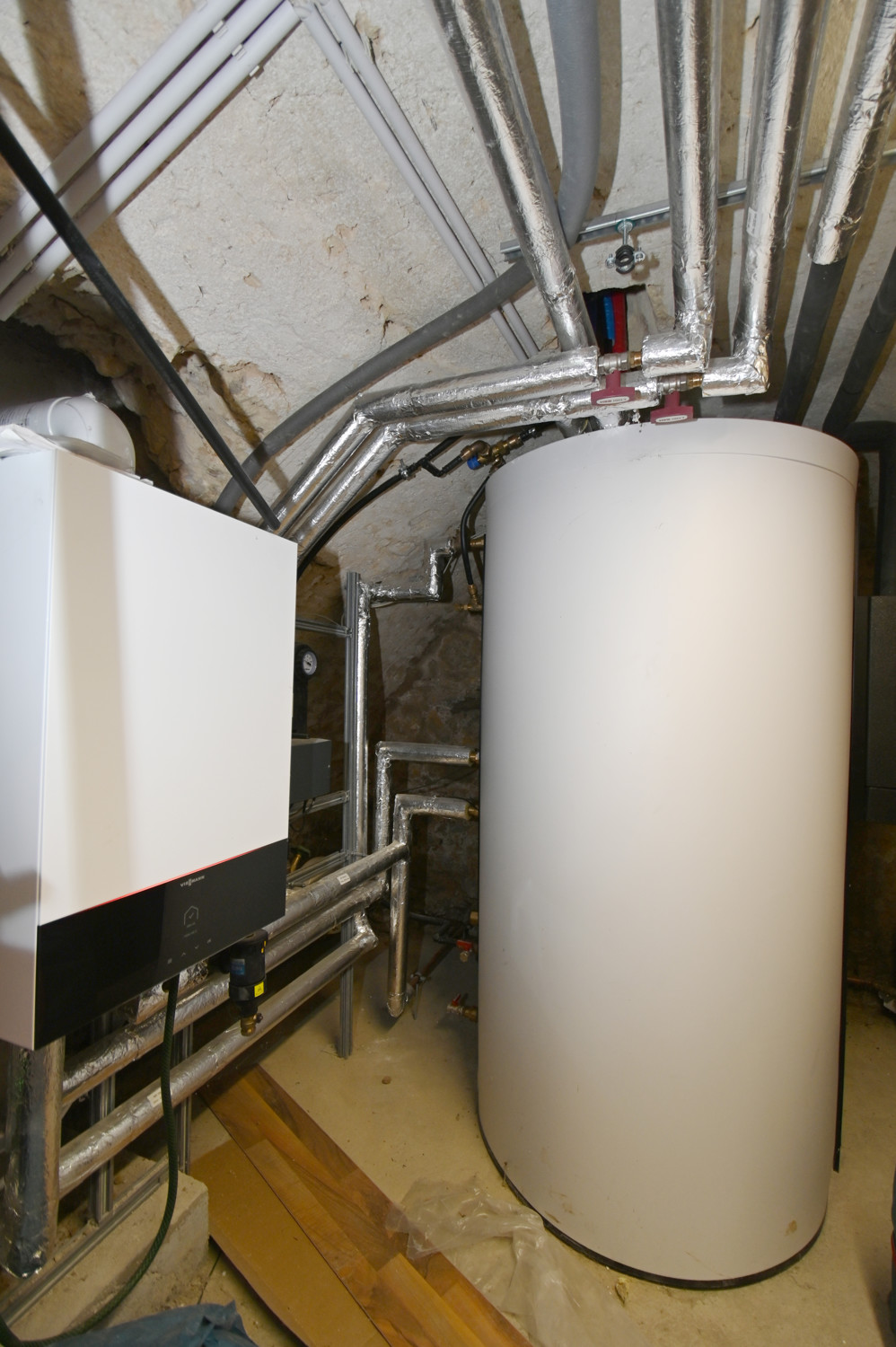 Teilkeller im Haus 2, Gasheizung mit 1.000 Liter Wasserspeicher