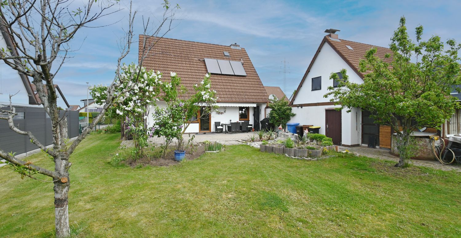 Preissenkung!!
Wohnen mit Flair!
Freistehendes EFH mit großem Garten und in ruhiger Lage von Worms.