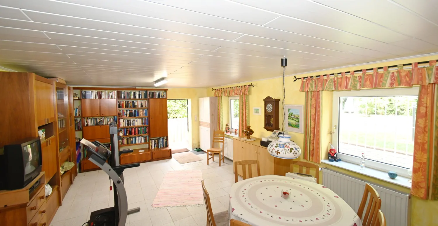 UG, Wohn- u. Esszimmer der ELW