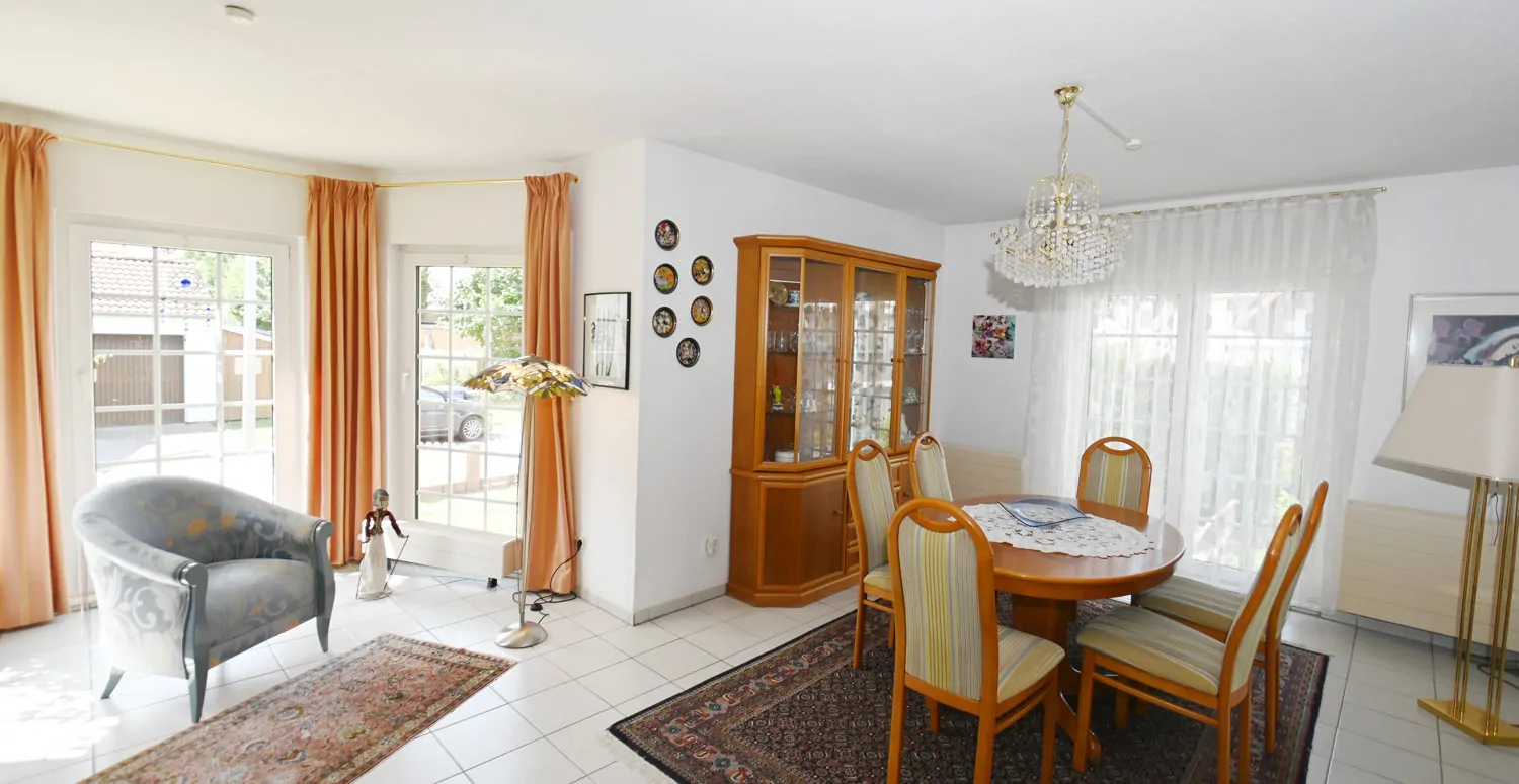 EG, Esszimmer mit Erker