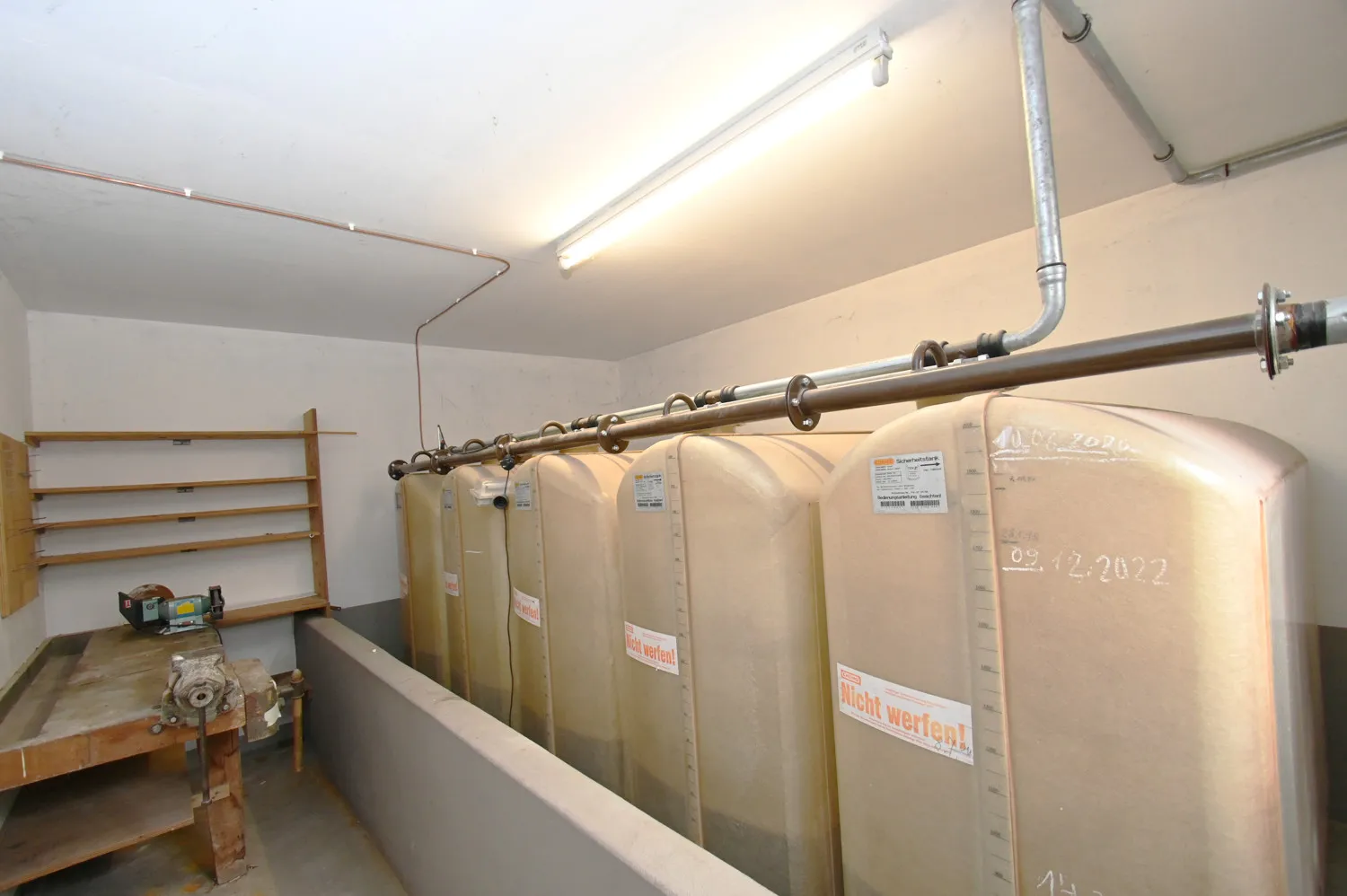 Architecture raffinée dans un quartier calme avec appartement indépendant, panneaux solaires et deux garages intégrés !