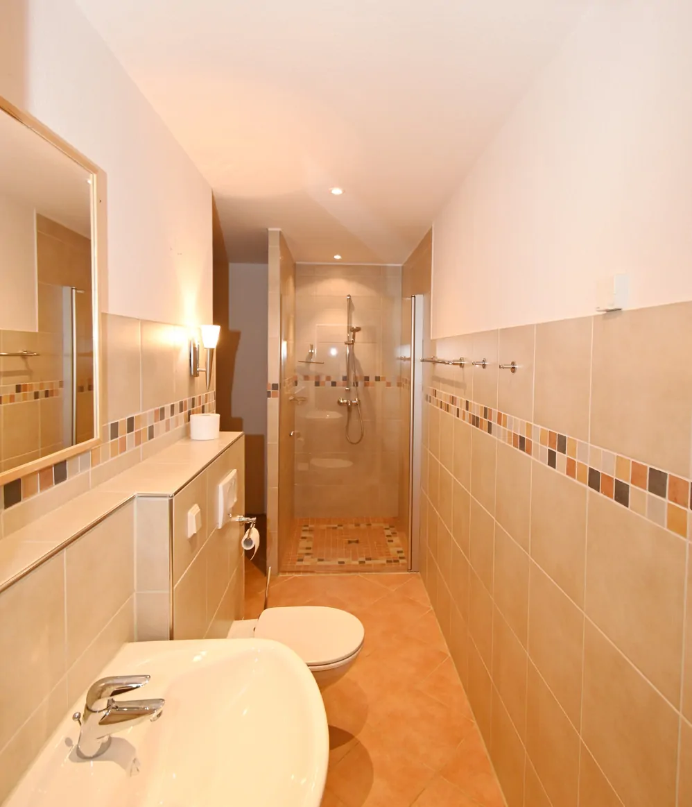 UG Duschbad mit Raum für Sauna