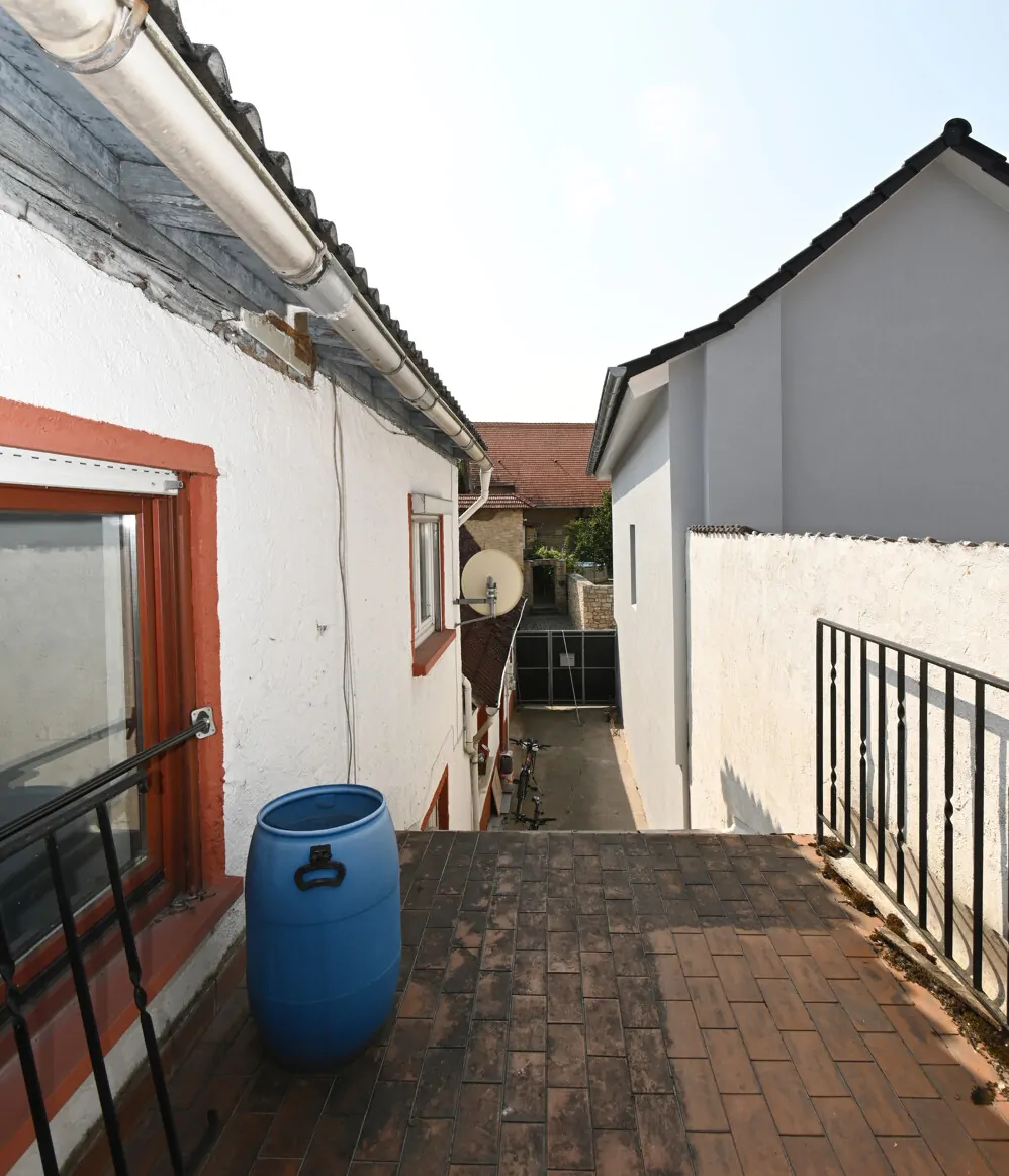 In zentrale Lage von Dolgesheim! Für Handwerker und Bauherren....