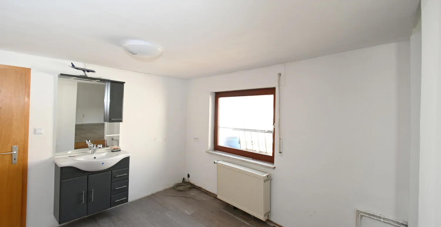 In zentrale Lage von Dolgesheim! Für Handwerker und Bauherren....