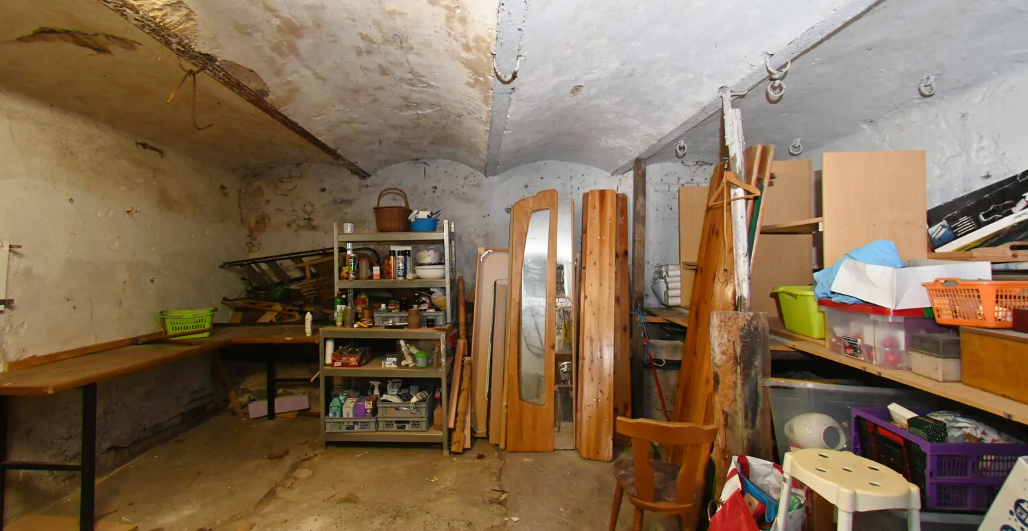 In zentrale Lage von Dolgesheim! Für Handwerker und Bauherren....