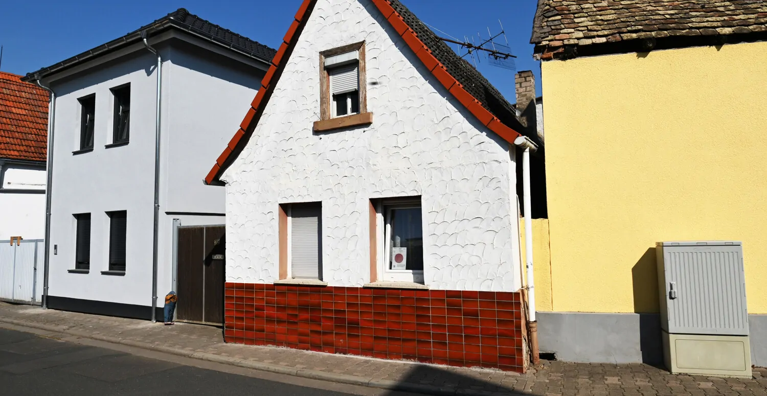 In zentrale Lage von Dolgesheim! Für Handwerker und Bauherren....