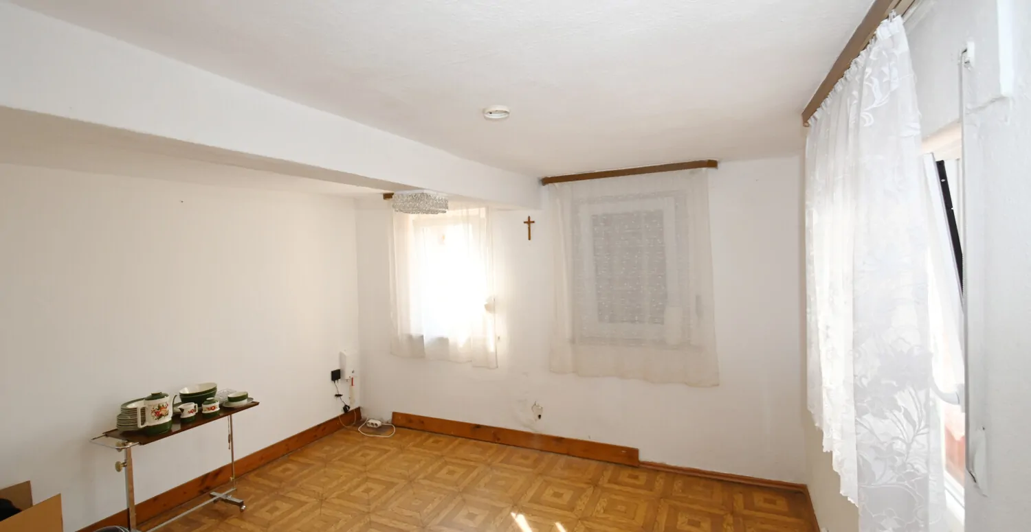 In zentrale Lage von Dolgesheim! Für Handwerker und Bauherren....