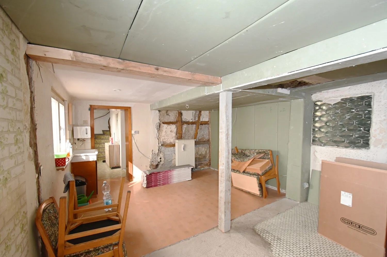 Idéalement situé à Dolgesheim ! Parfait pour les artisans et les constructeurs...