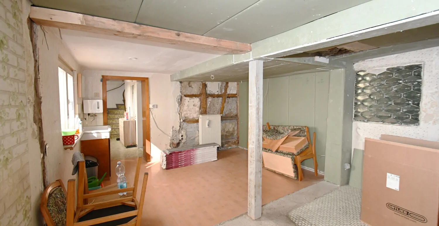 In zentrale Lage von Dolgesheim! Für Handwerker und Bauherren....