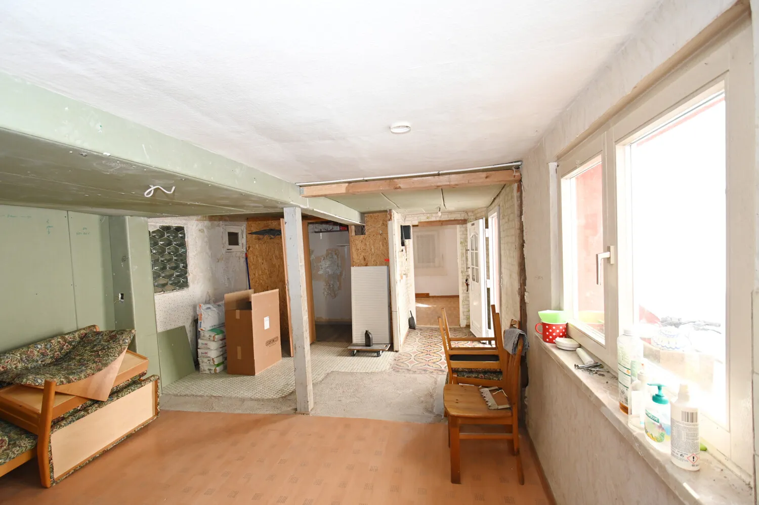 Idéalement situé à Dolgesheim ! Parfait pour les artisans et les constructeurs...