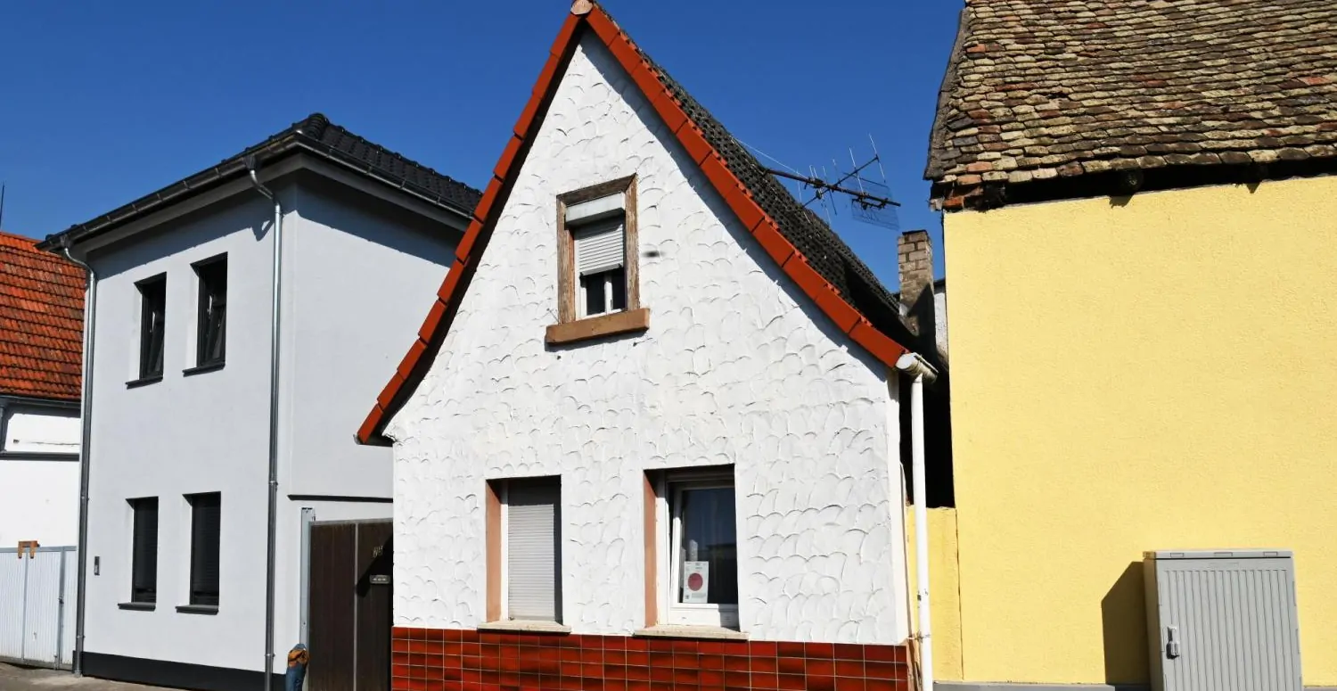 In zentrale Lage von Dolgesheim! Für Handwerker und Bauherren....