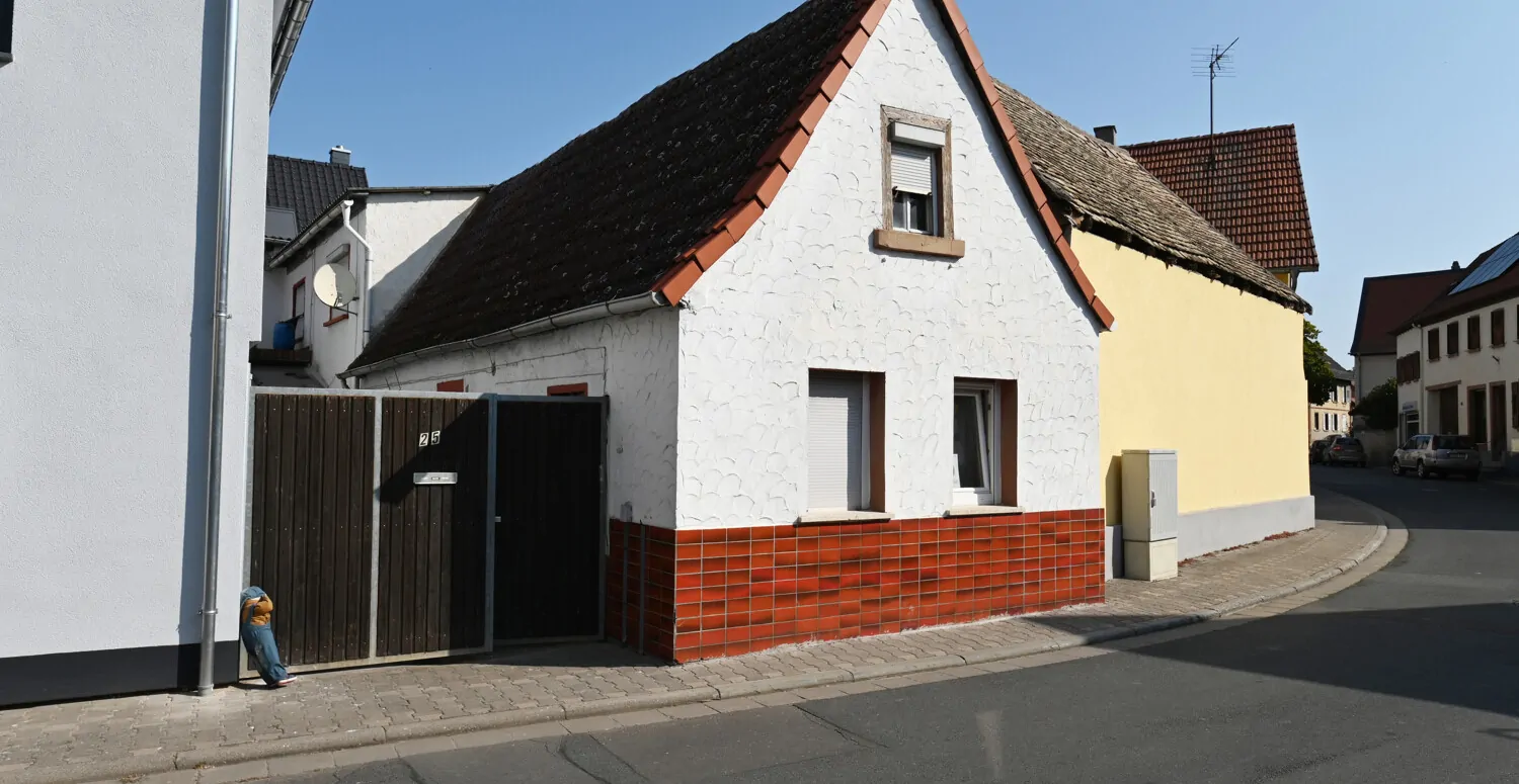 In zentrale Lage von Dolgesheim! Für Handwerker und Bauherren....