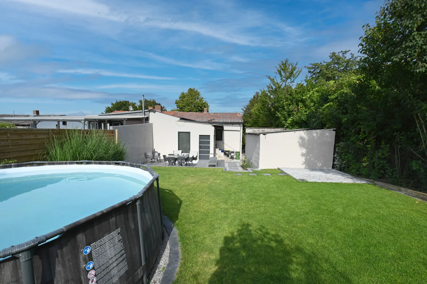 Vivre au plus près de la nature avec style et un grand jardin !