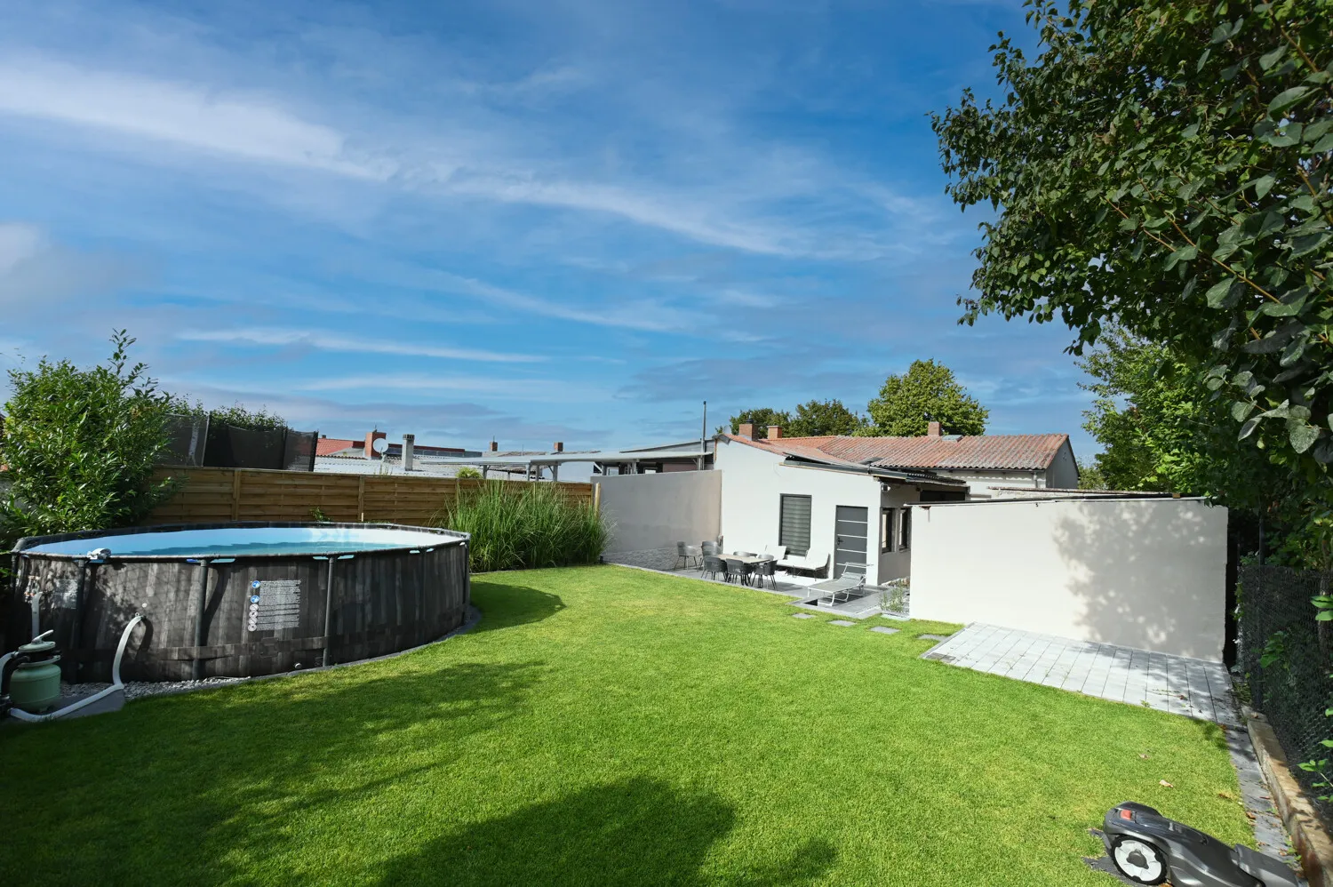 Vivre au plus près de la nature avec style et un grand jardin !