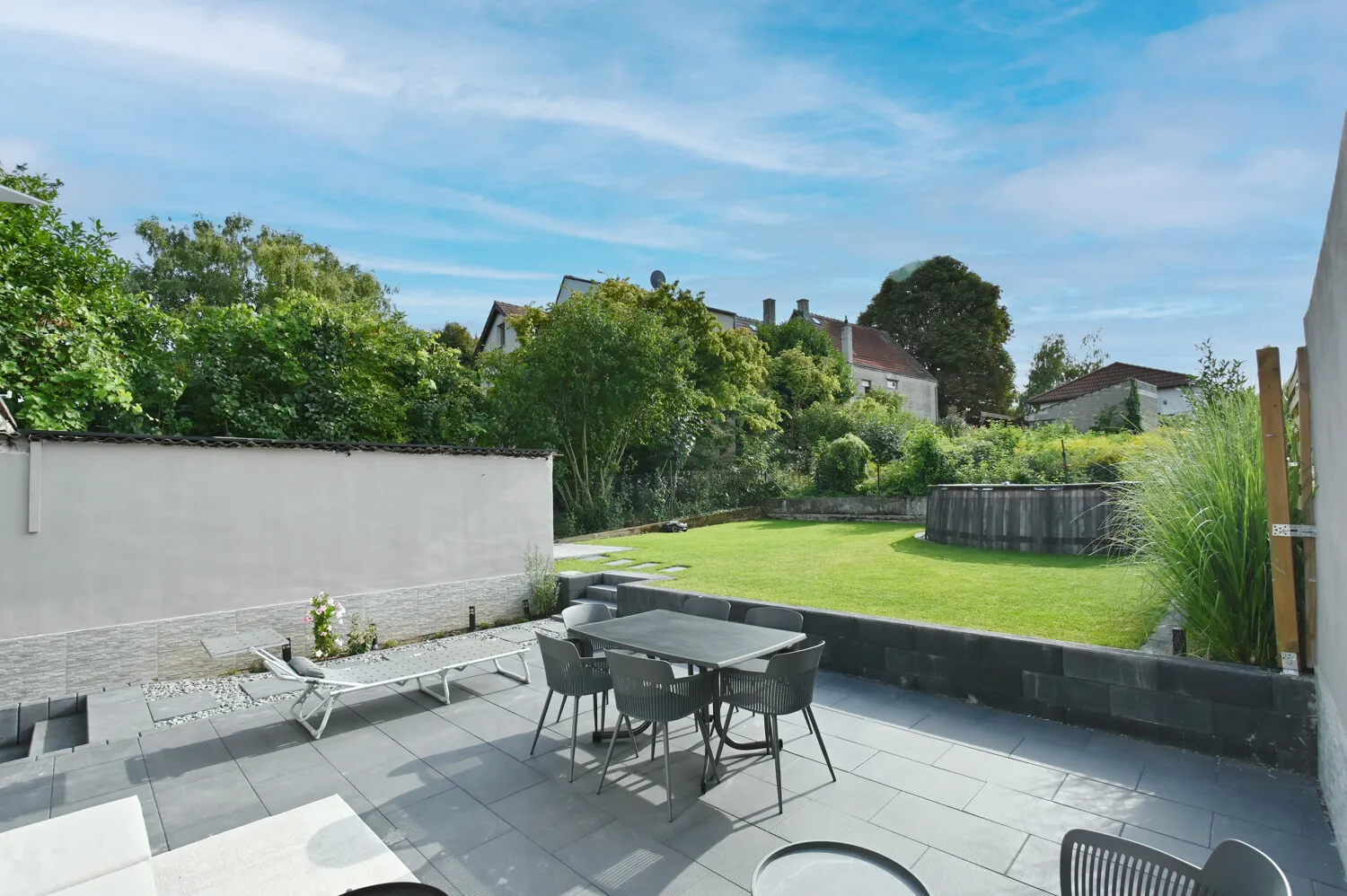 Vivre au plus près de la nature avec style et un grand jardin !