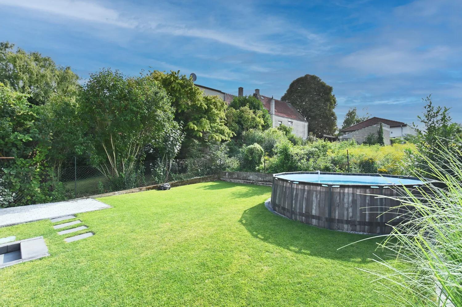 Vivre au plus près de la nature avec style et un grand jardin !