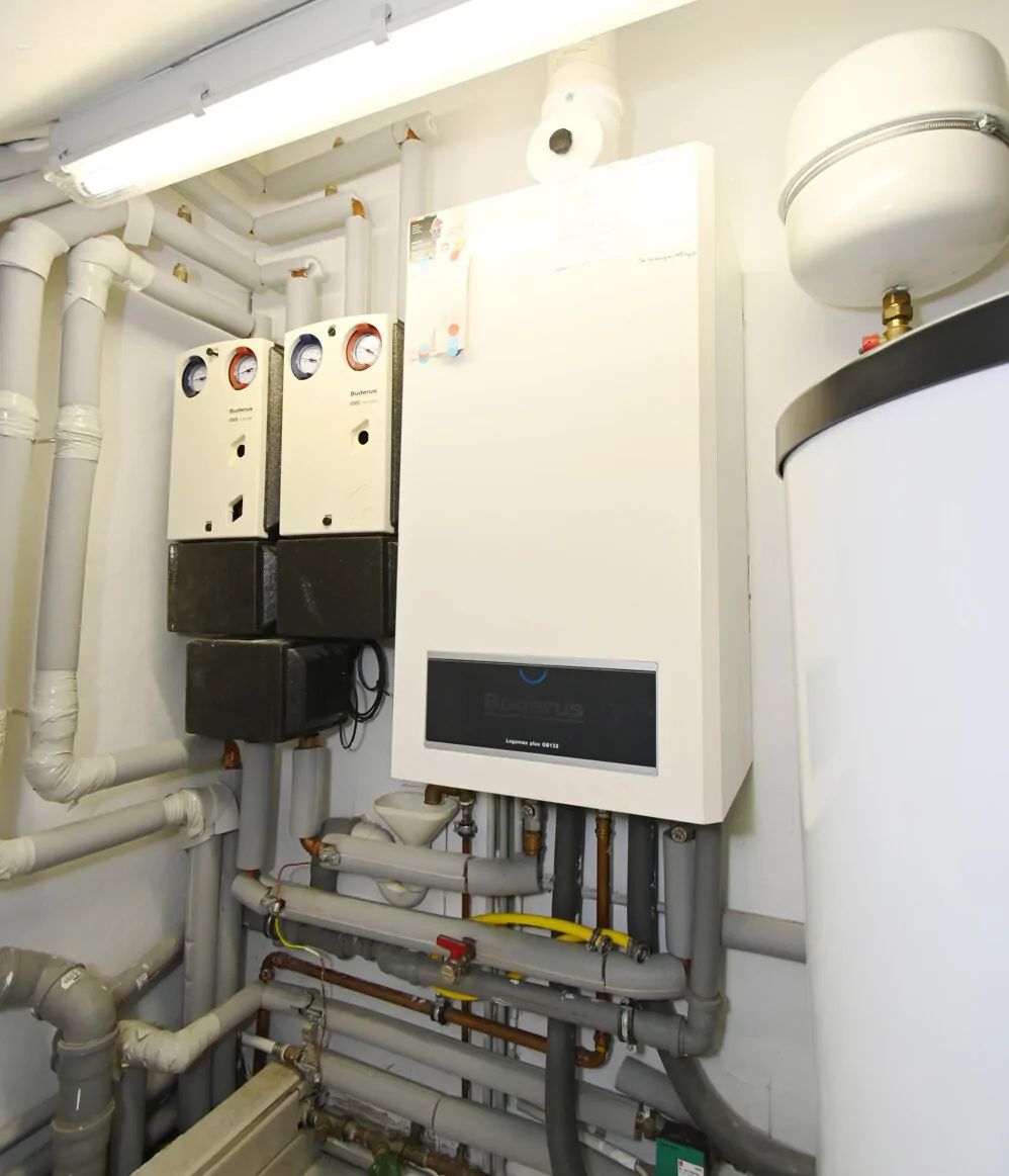 DG Gas-Zentralheizung mit Wasserspeicher