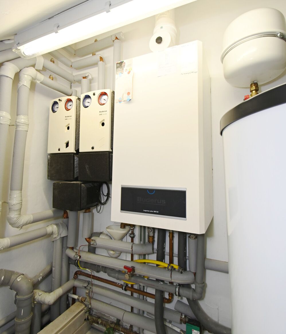 DG Gas-Zentralheizung mit Wasserspeicher