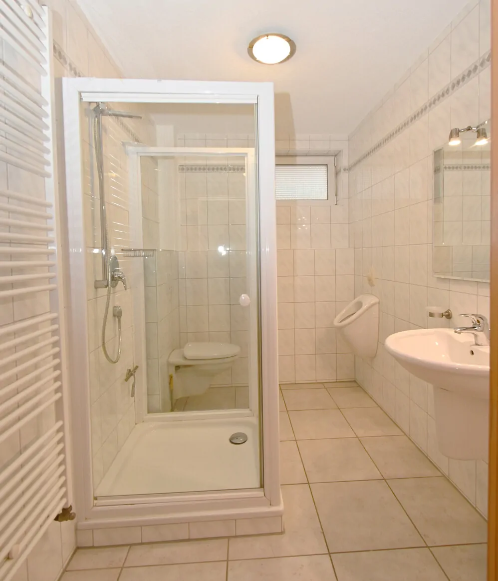 UG Duschbad u. Toilette