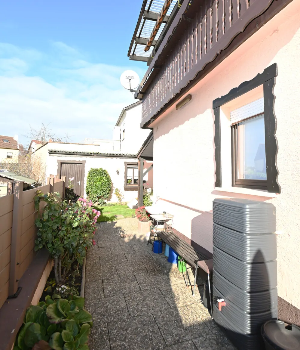 Gut erhaltenes EFH mit Garage & Carport sowie  pflegeleichtem Garten zu verkaufen!