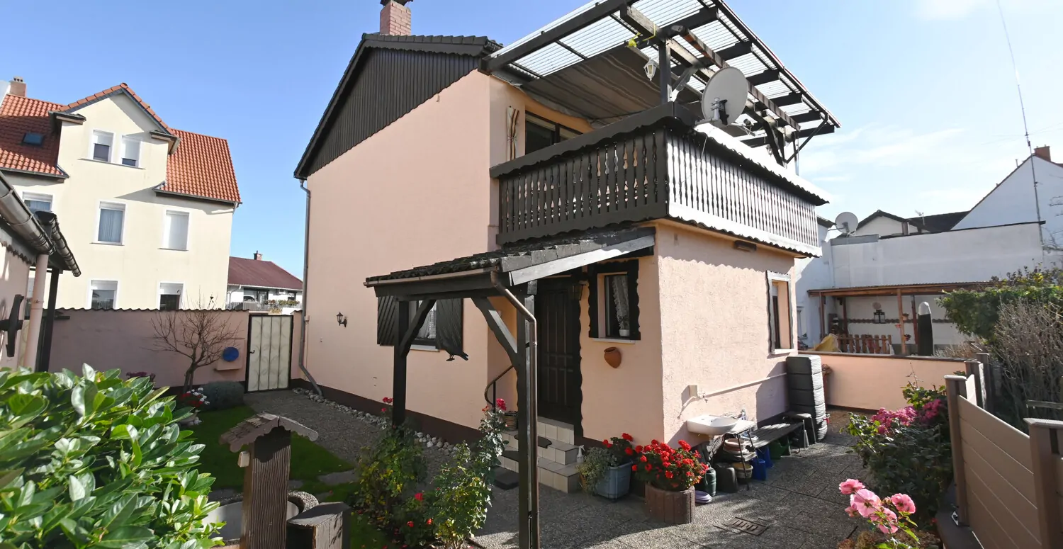 Gut erhaltenes EFH mit Garage & Carport sowie  pflegeleichtem Garten zu verkaufen!