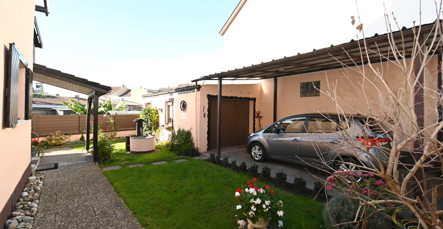 Gut erhaltenes EFH mit Garage & Carport sowie  pflegeleichtem Garten zu verkaufen!