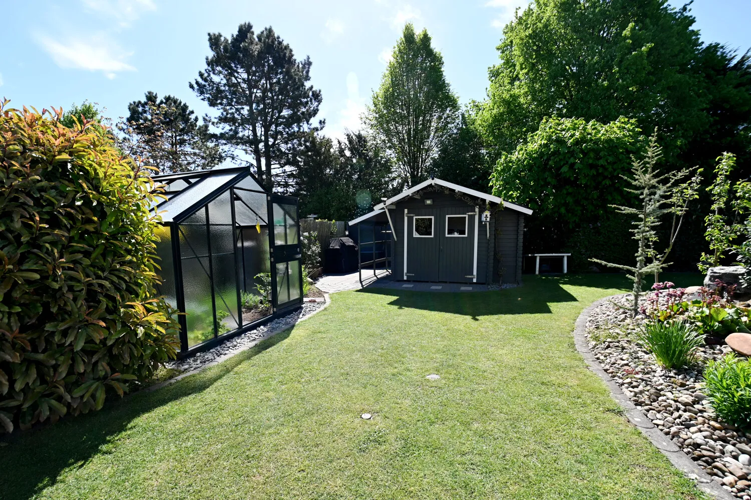 Maison familiale en pleine nature avec appartement indépendant, jardin bien entretenu avec étang et garage double pour le bonheur de votre famille !