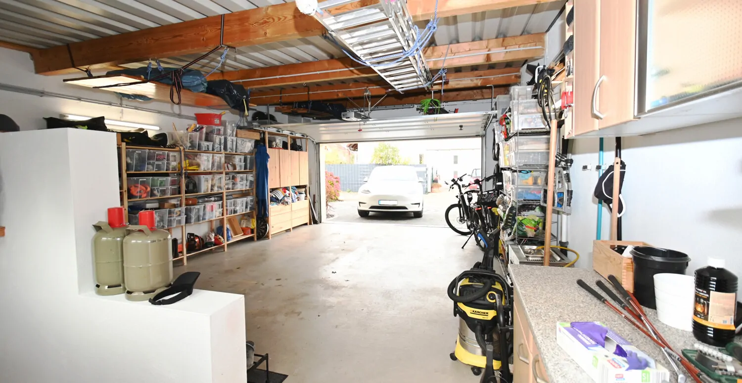 Doppelgarage mit Zugang zum UG