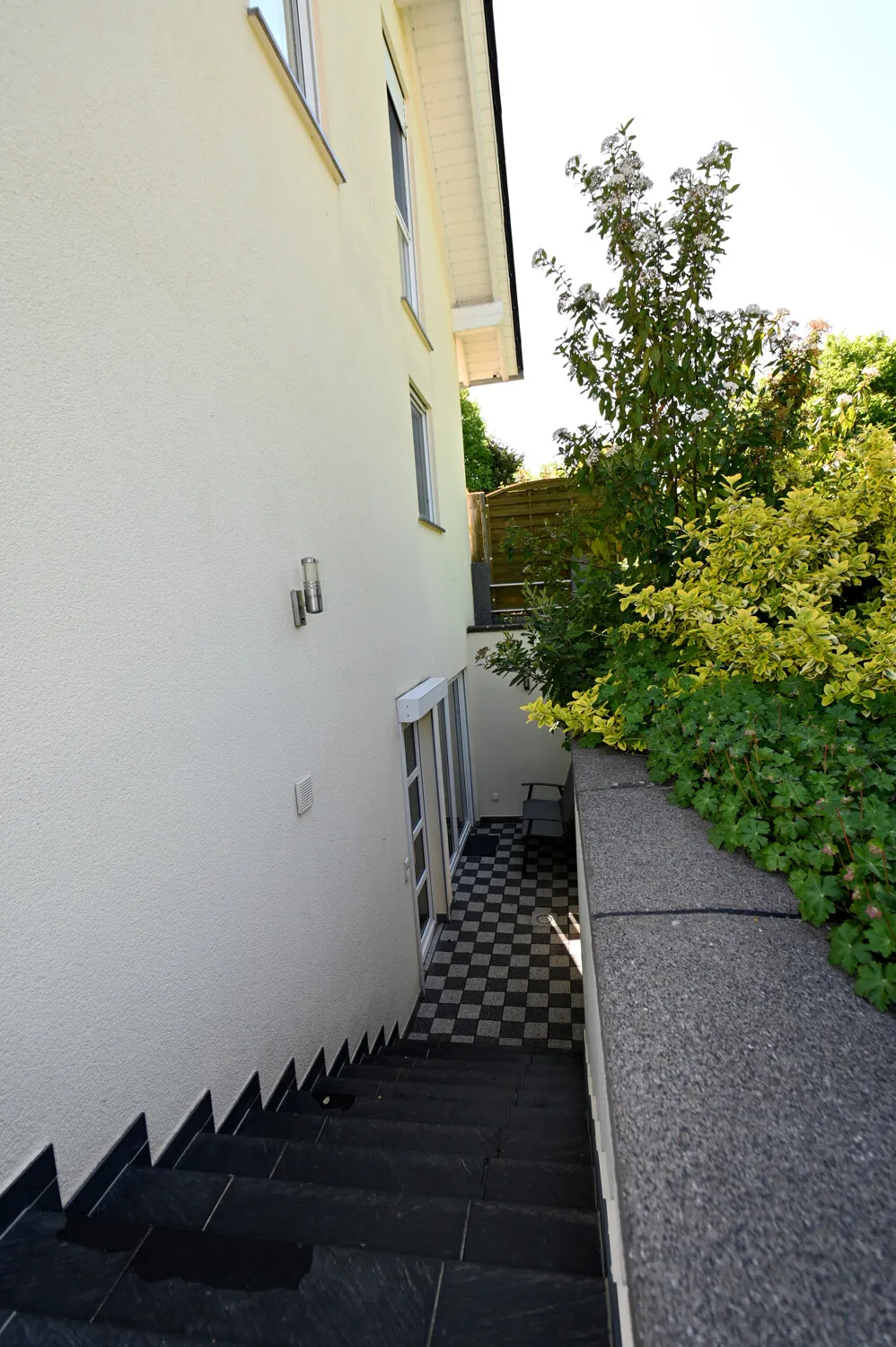 Maison familiale en pleine nature avec appartement indépendant, jardin bien entretenu avec étang et garage double pour le bonheur de votre famille !