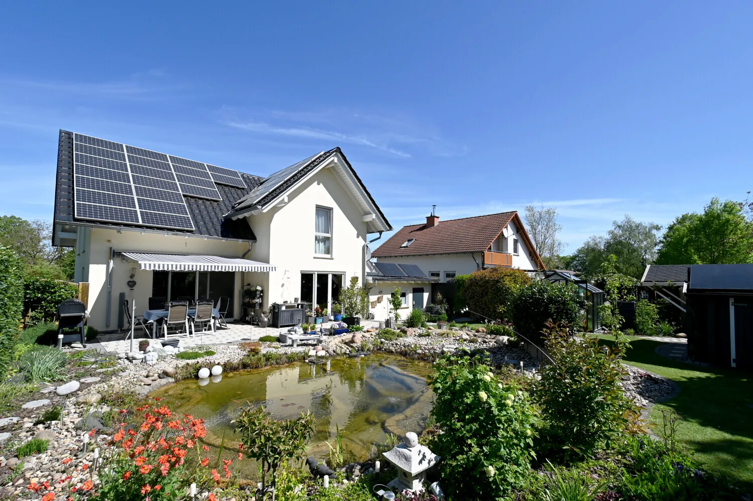 Maison familiale en pleine nature avec appartement indépendant, jardin bien entretenu avec étang et garage double pour le bonheur de votre famille !