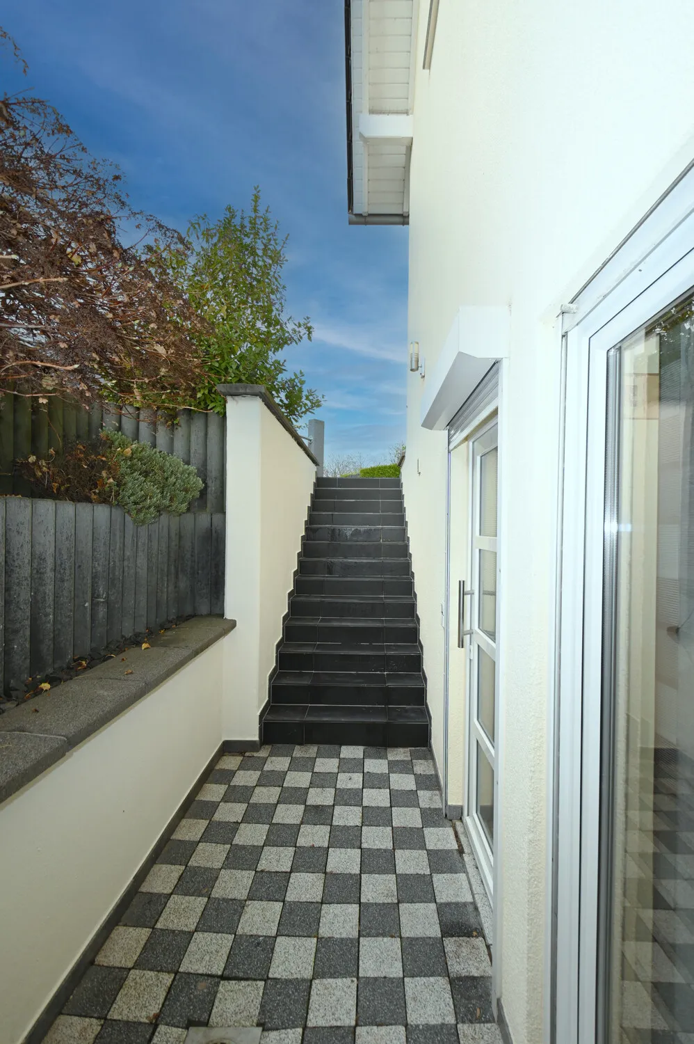 Maison familiale en pleine nature avec appartement indépendant, jardin bien entretenu avec étang et garage double pour le bonheur de votre famille !