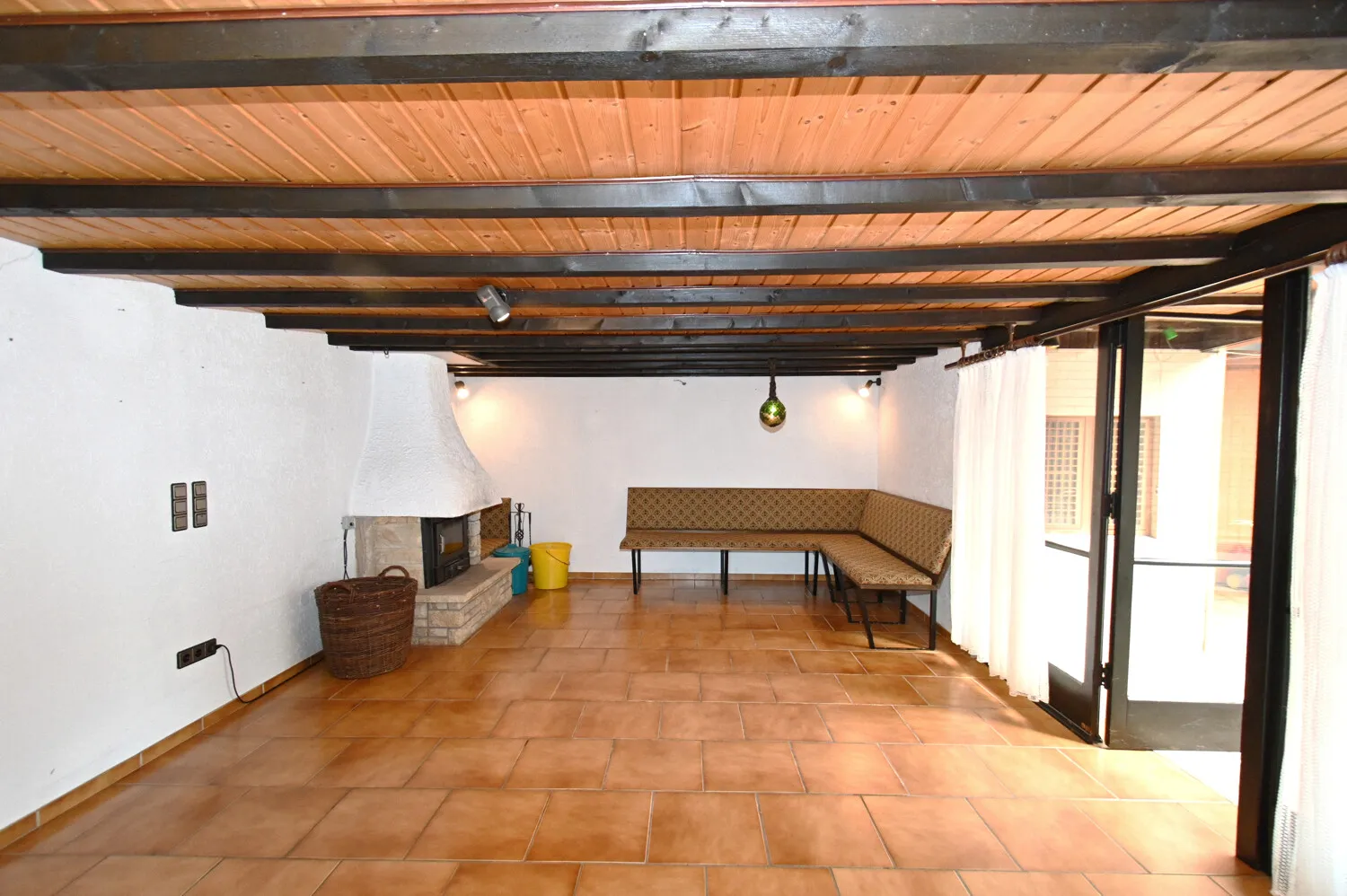 Gepflegtes Familienhaus mit innenliegender Garage und angrenzendem Party- bzw. Hobbyraum!