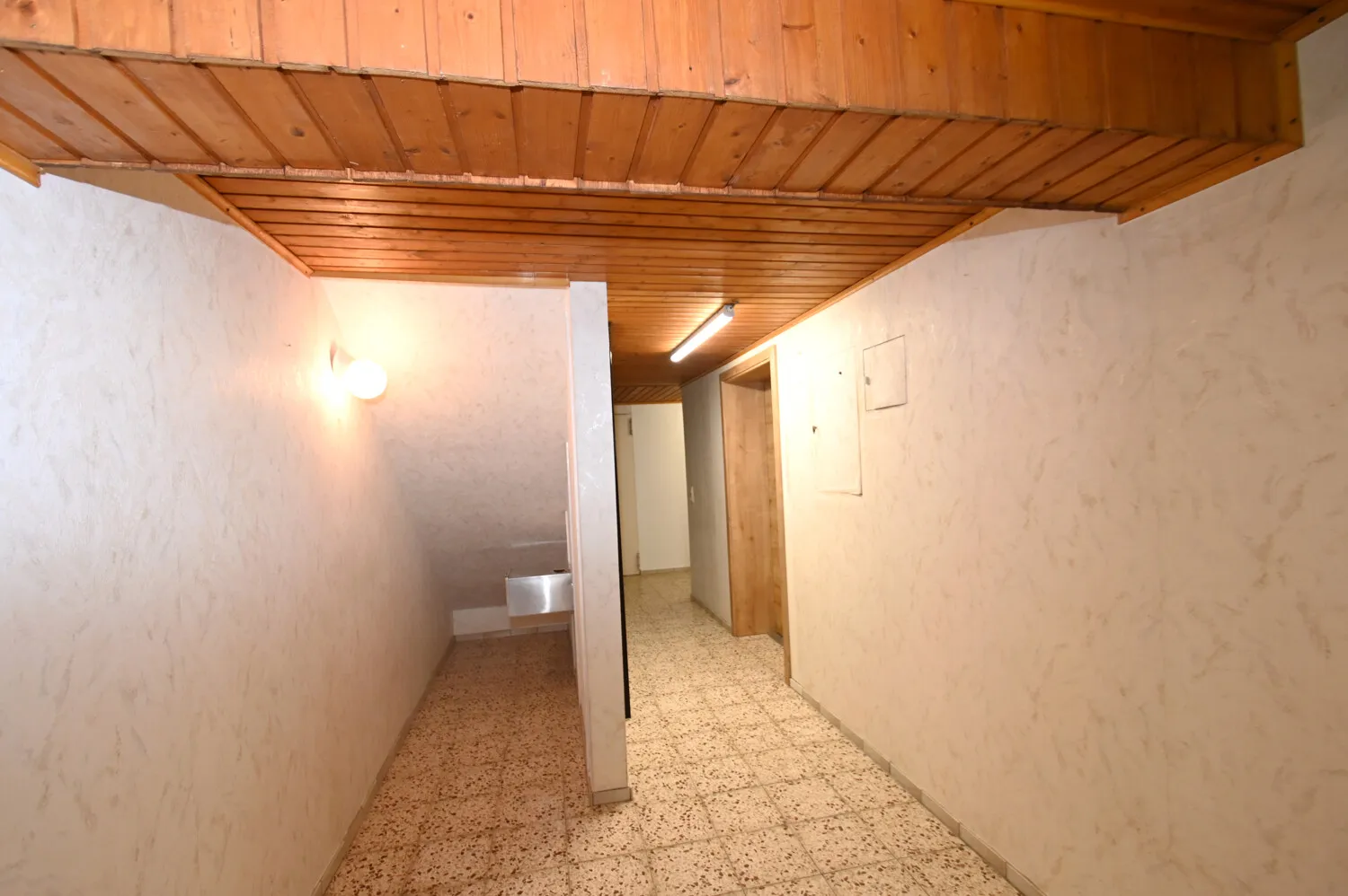 Gepflegtes Familienhaus mit innenliegender Garage und angrenzendem Party- bzw. Hobbyraum!