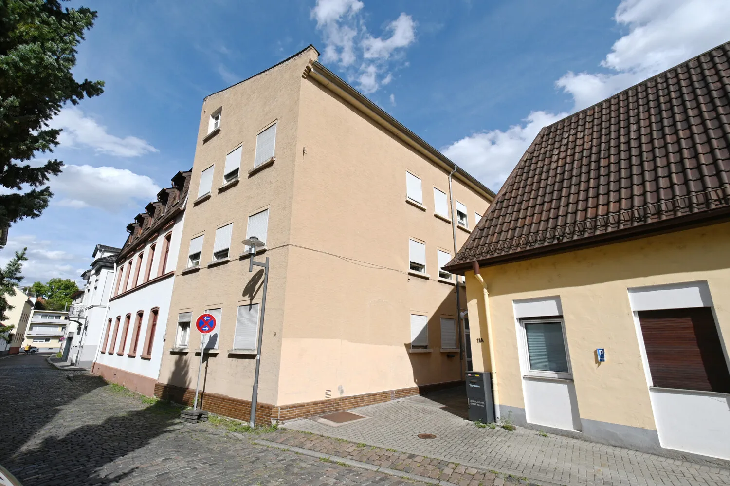 MFH mit guten Mietern u. hoher Bruttorendite von ca. 7% in ruhiger, zentraler Innenstadtlage!