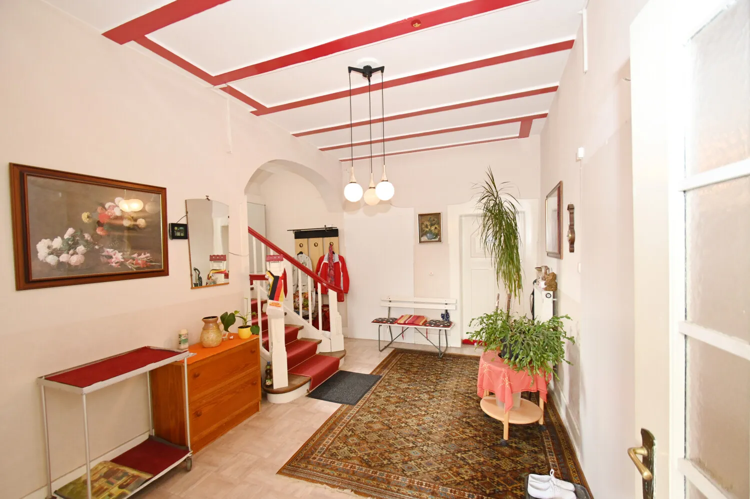 Charmante Villa als großzügiges Mehrfamilienhaus mit Gartenvielfalt
